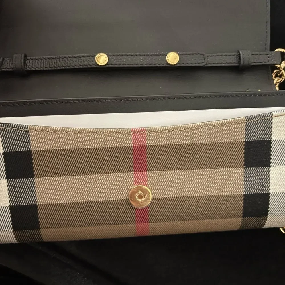 Brand new / tags Burberry Henley Wallet on Chain Leather with House Check Canvas